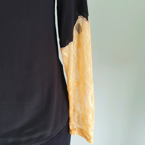 🅱️🅾️G🅾️ 100% Silk black top with lace cutout - Picture 9 of 13